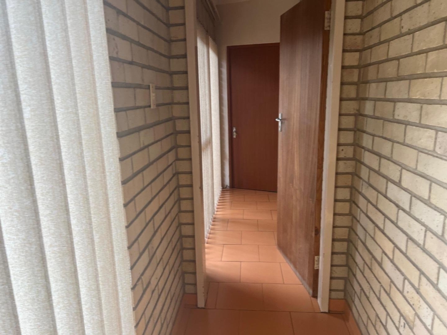5 Bedroom Property for Sale in Potchefstroom South North West